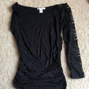 NWOT Ruched black top w lace sleeves
